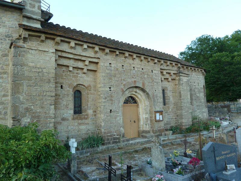 Côté sud de l’église, depuis le cimetière.