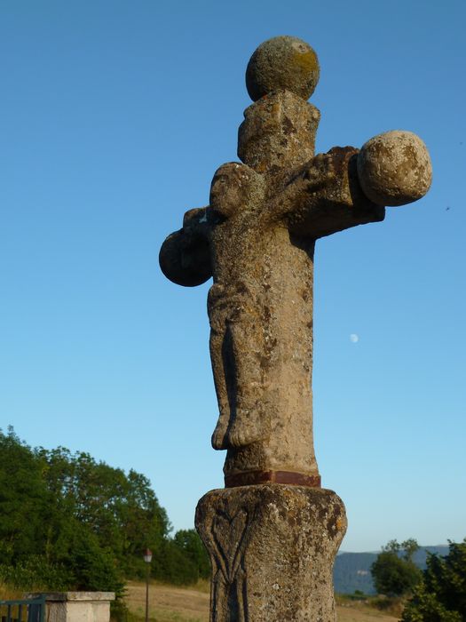 Croix du cimetière. Christ.