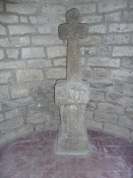 Socle de croix classé au titre objet 1947 : localisée à Vendémies et non pas à Limoux, inscrite au titre immeuble le 11 juillet 1952, désinscrite en 2011. Une croix en pierre a été placée sur ce socle.