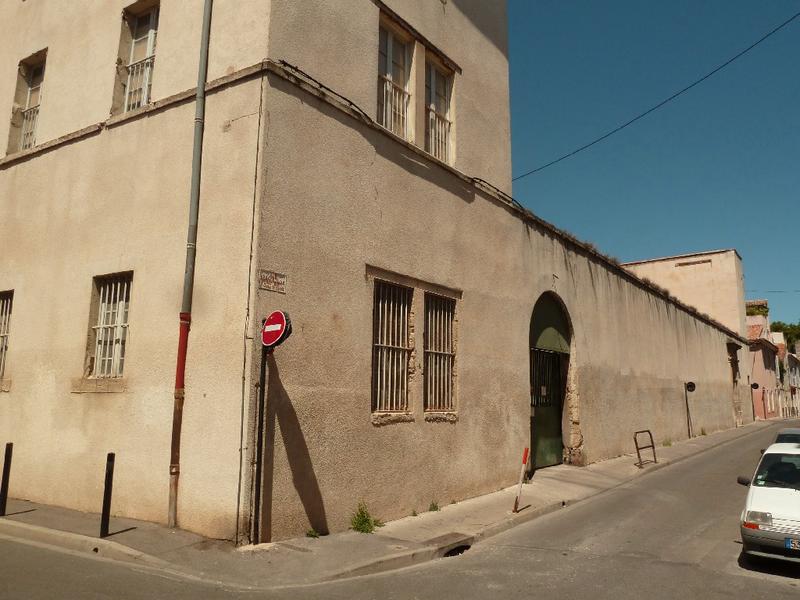 Façade est sur la rue Bernard Lazare.