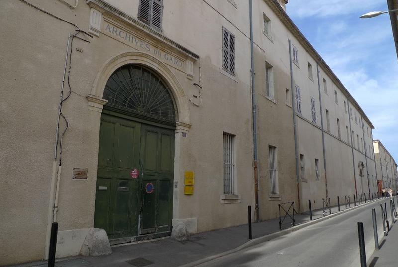 Façade sud avec entrée principale.