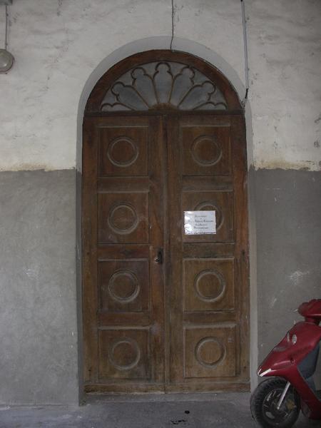 Cour intérieure, passage vers la cour est : porte vers le vestibule sud-est.