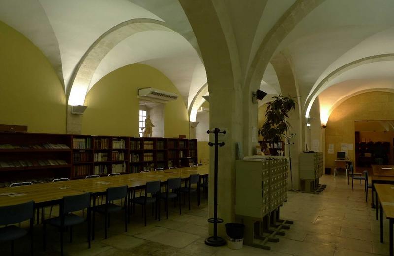 Intérieur : rez-de-chaussée de l'aile nord, côté est, actuelle salle de lecture des archives.