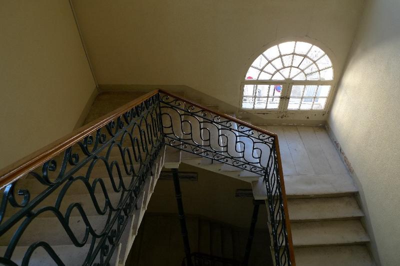 Intérieur : escalier nord-ouest, baie nord.