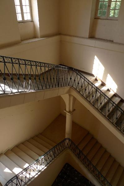 Intérieur, escalier sud-ouest.