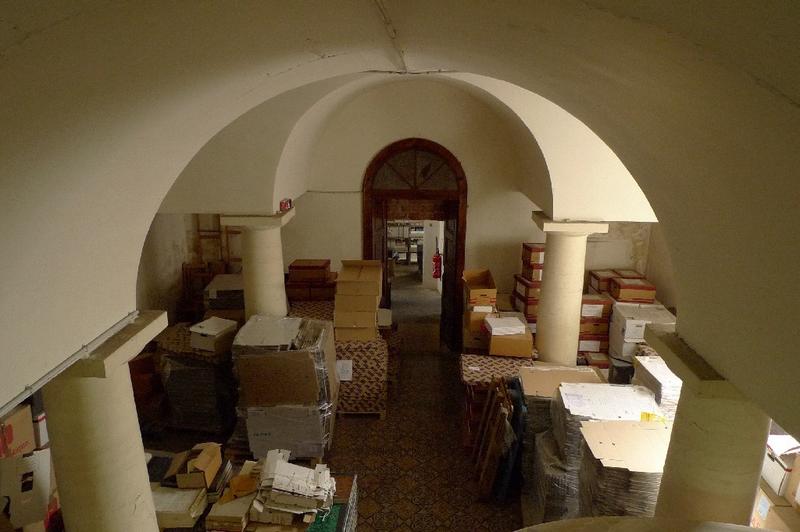 Intérieur : vestibule sud-est vu depuis l'étage de la chapelle.