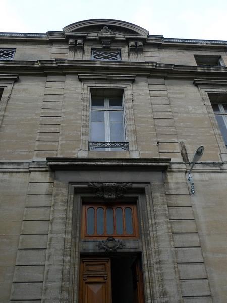 Façade sur rue : travée centrale.