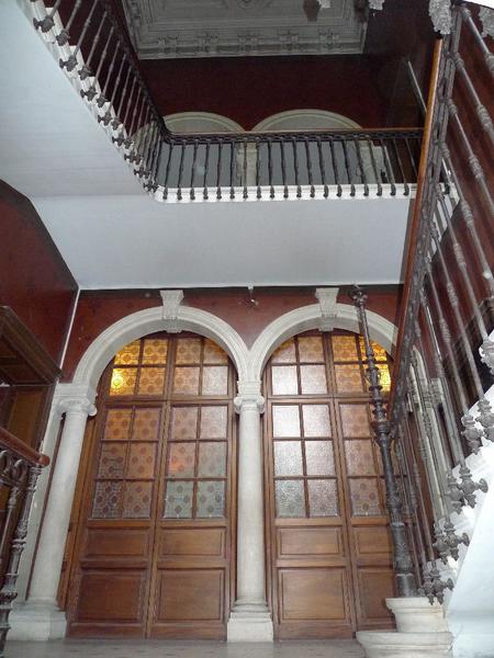 Intérieur : cage d'escalier.