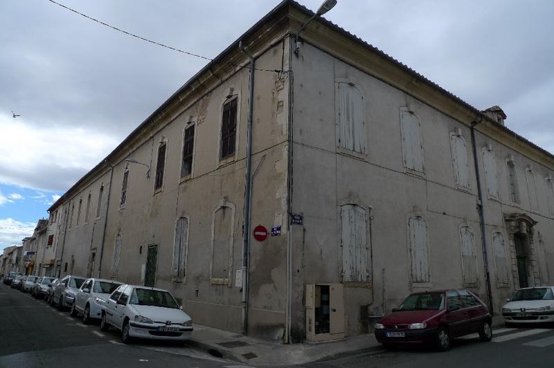 Façade : angle sur la rue des Tilleuls.