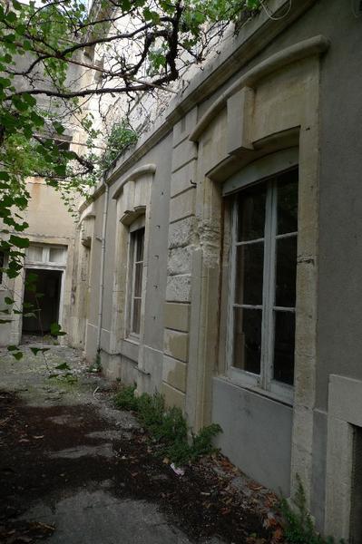 Façade sur jardin : vue vers la rue Florian.