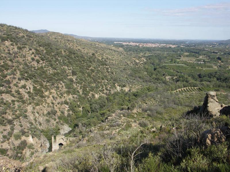 Les gorges de la Guillère vue depuis le sommet de la commune de Rodès.