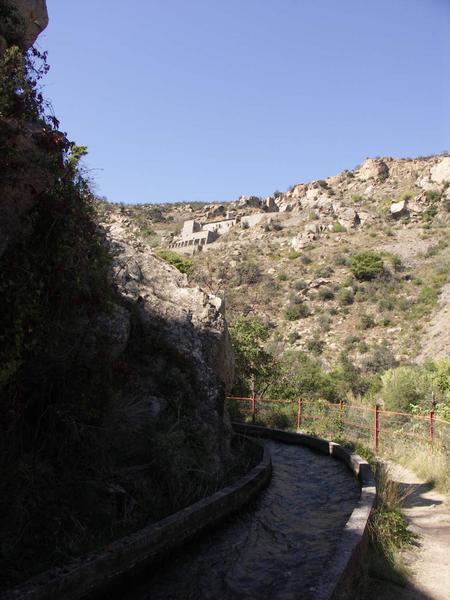 Le canal de Corbère, vue vers l'amont.