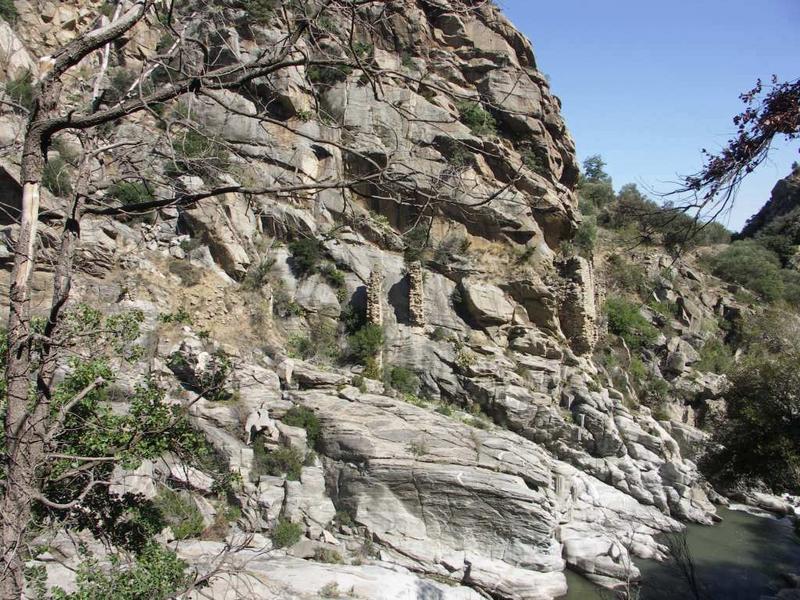 Les arches de la Roche Colomère, depuis l'amont.