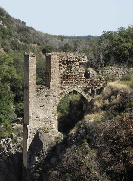 L'aqueduc vu depuis l'amont : pile sur la rive de Rodès.