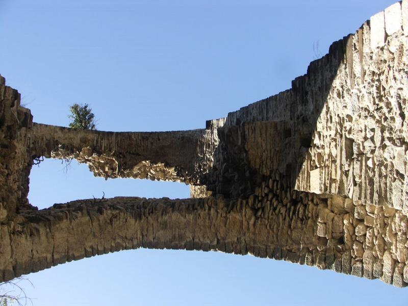 Pile de la rive droite : détail de l'intrados de l'arc.