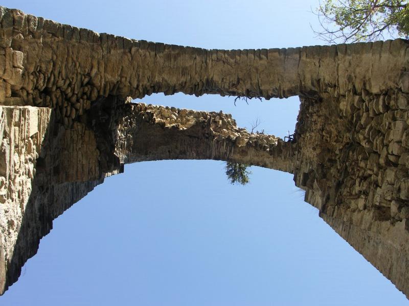 Pile de la rive droite : détail de l'intrados de l'arc.