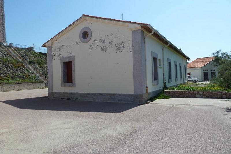 Plateforme inférieure : logements des gardiens, façade nord.