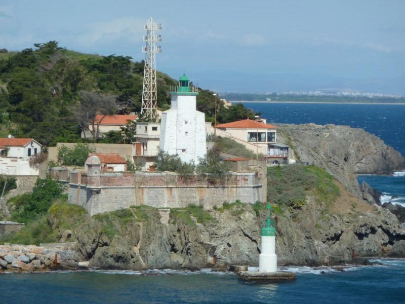 La redoute et le phare dit fanal au centre de la redoute Vauban.