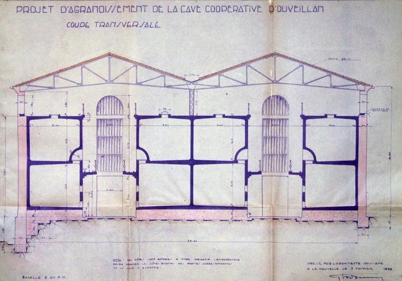 Projet de deuxième agrandissement de la cave coopérative d'Ouveillan. Plan de la cave après agrandissements multiples. Coupe transversale, échelle : 2 cm pm, papier, encre noire. Signé G. Ladousse et daté du 5 février 1938.