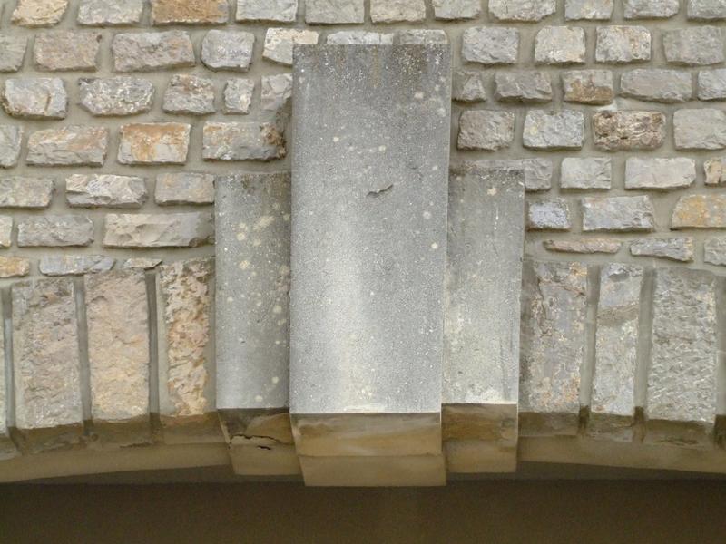 Vue de détail de la clé de l'arc surbaissé des quais.