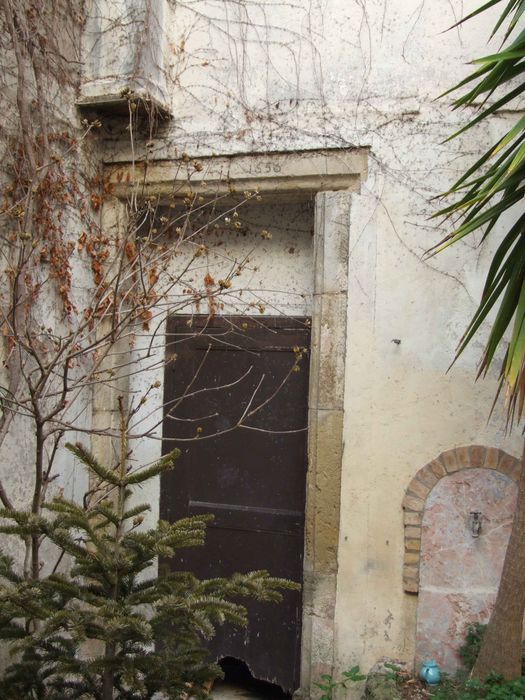 Le 5 rue Benjamin-Crémieux. Façade sur cour. Adjonction du XVIIe, date portée 1656.