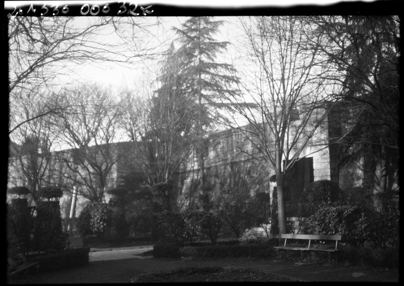 Rempart, entrée vue depuis le jardin public