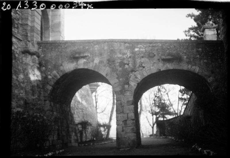 Pont d'accès.