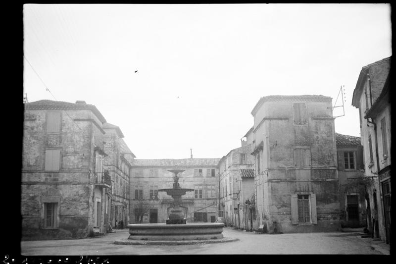 Vue de l'ancienne avant-cour devenue place publique.