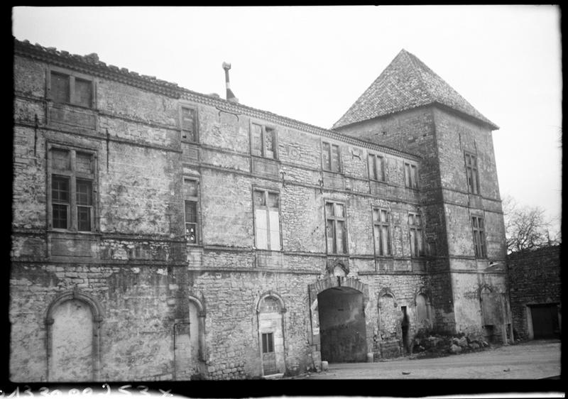 Façade sur l'ancien parc ; bâtiment central et pavillon nord-ouest.