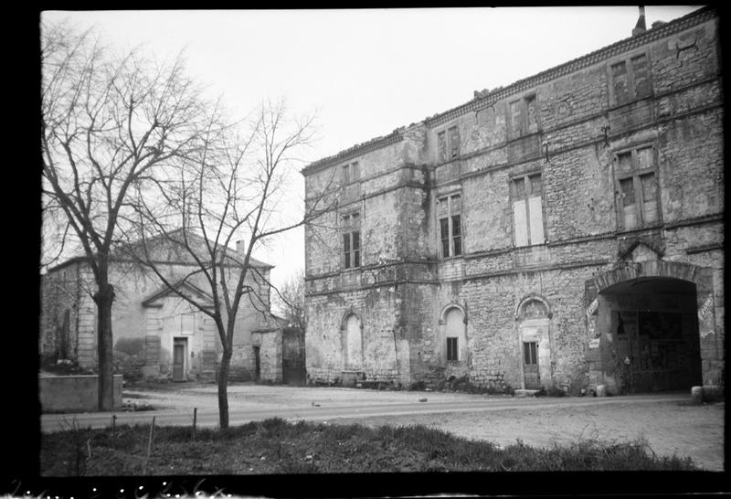 Façade sur l'ancien parc ; bâtiment central et orangerie.