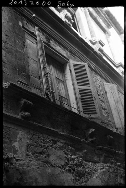 Vue de la façade sur la rue Carnot.