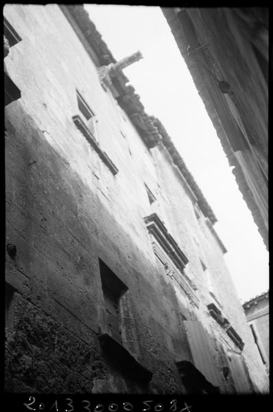 Vue de la façade sur la rue Carnot.