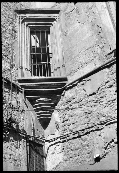 Façades sur la deuxième cour ; baie d'angle.