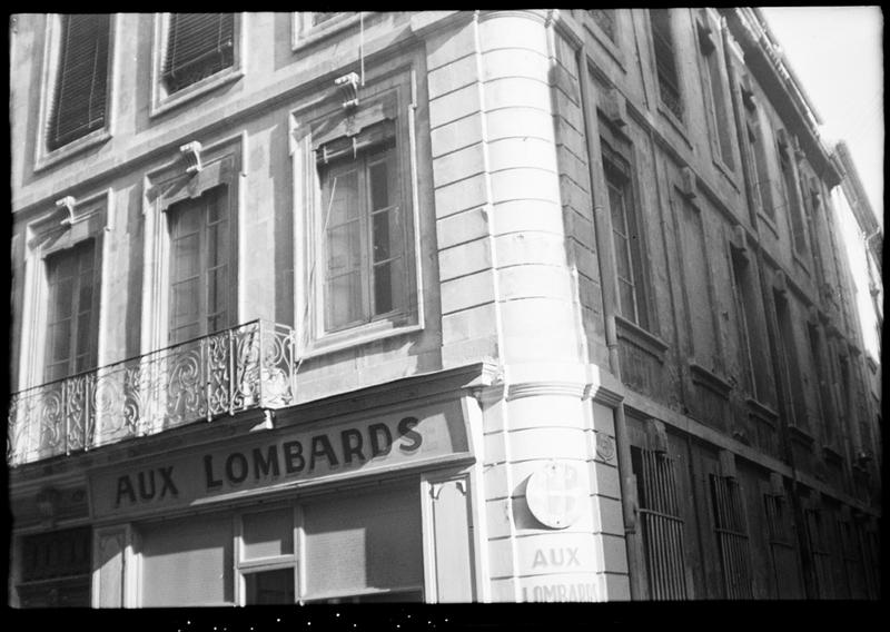 Façades sur la rue des Lombards et sur la rue des Orangers.