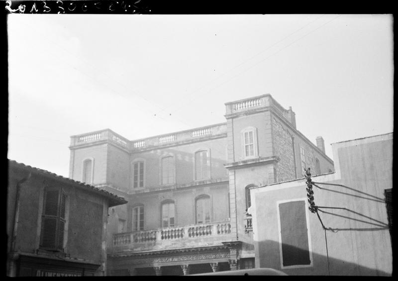 Partie supérieure de la façade sur rue.