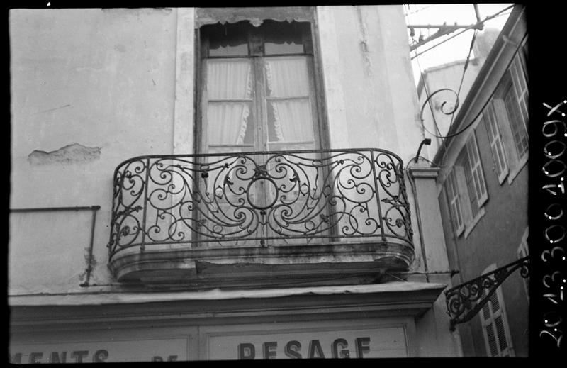 Balcon en fer forgé.