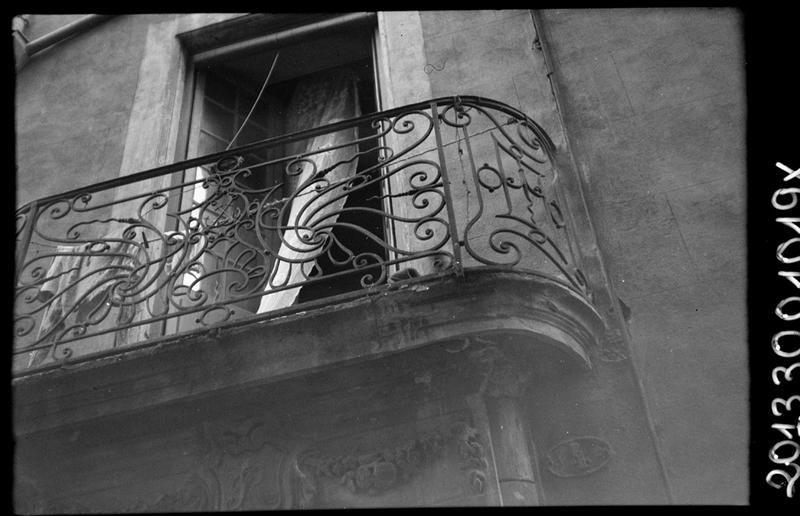 Balcon arrondi en fer forgé.