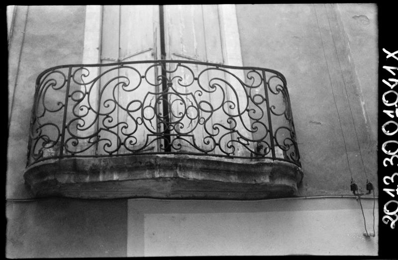 Balcon en fer forgé.