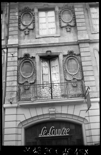 Façade : travée décorée.