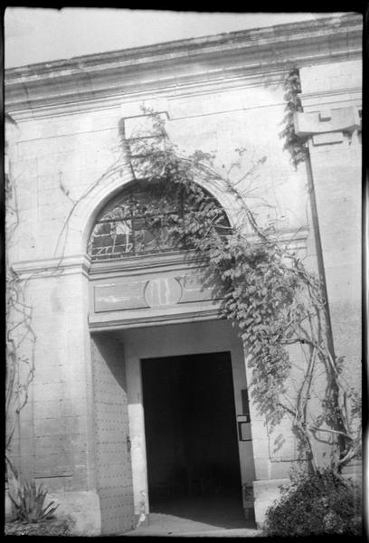 Façade est, entrée de l'église.