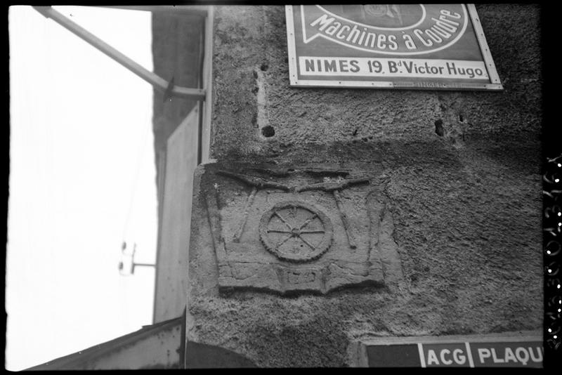Maison ; enseigne