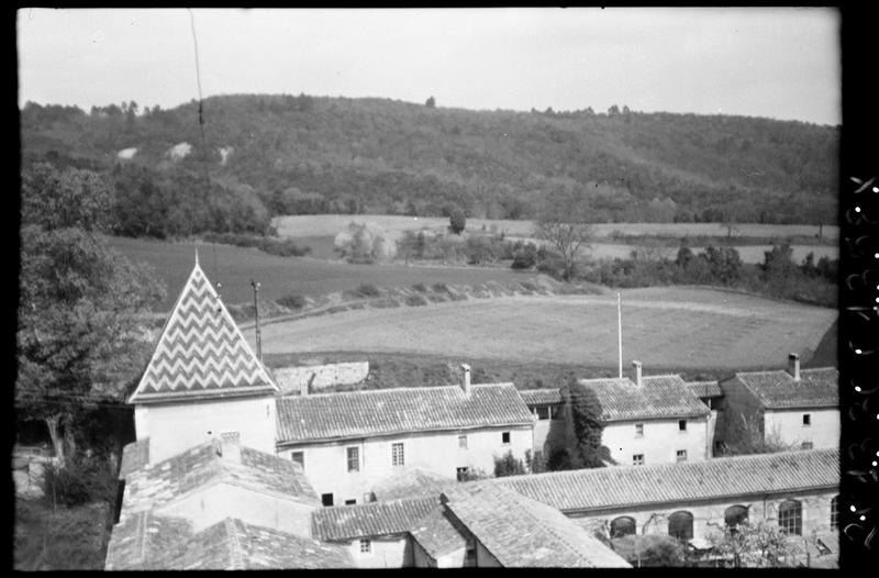 Grand cloître : vue d'ensemble de la tour nord-ouest.