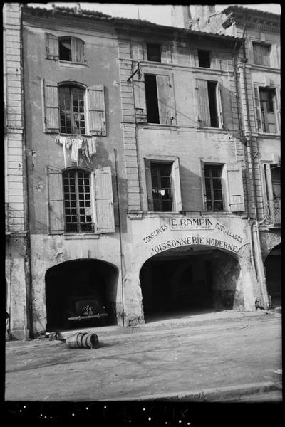 Place de la République ; place aux herbes