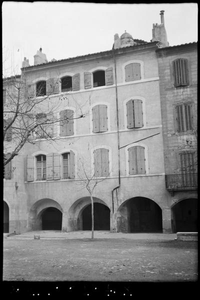 Place de la République ; place aux herbes