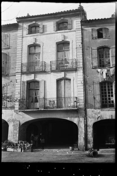 Place de la République ; place aux herbes