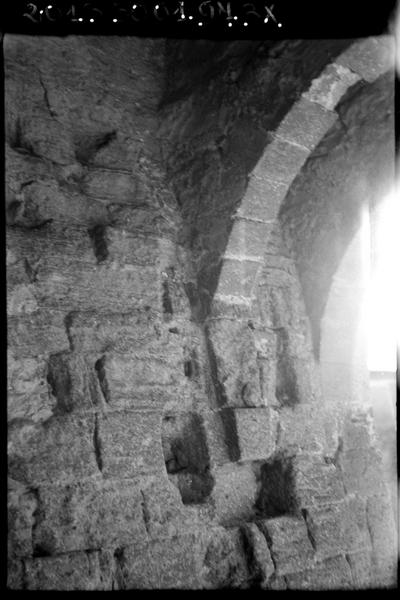 Passage couvert, herse de la porte fortifiée.