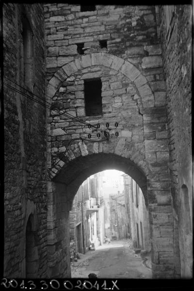 Porte en plein cintre.