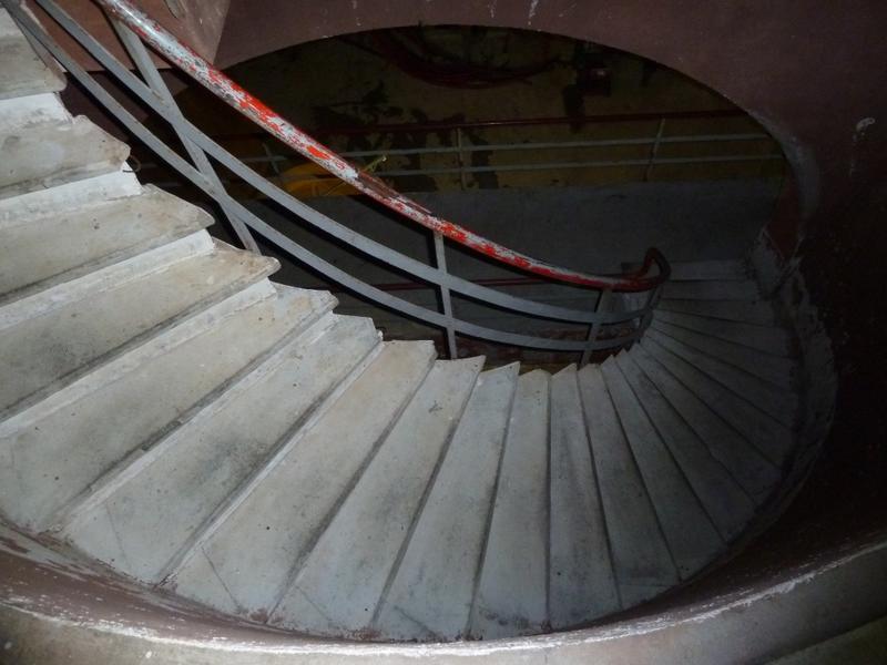 Intérieur ; hall ; escalier hélicoïdal.