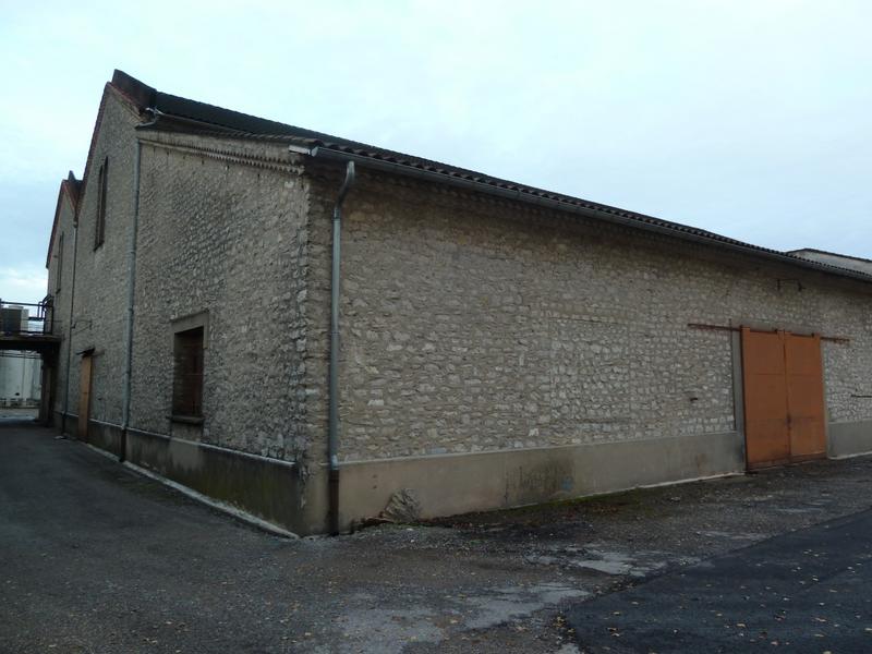 Vue latérale ouest : agrandissement à l'arrière du logement.