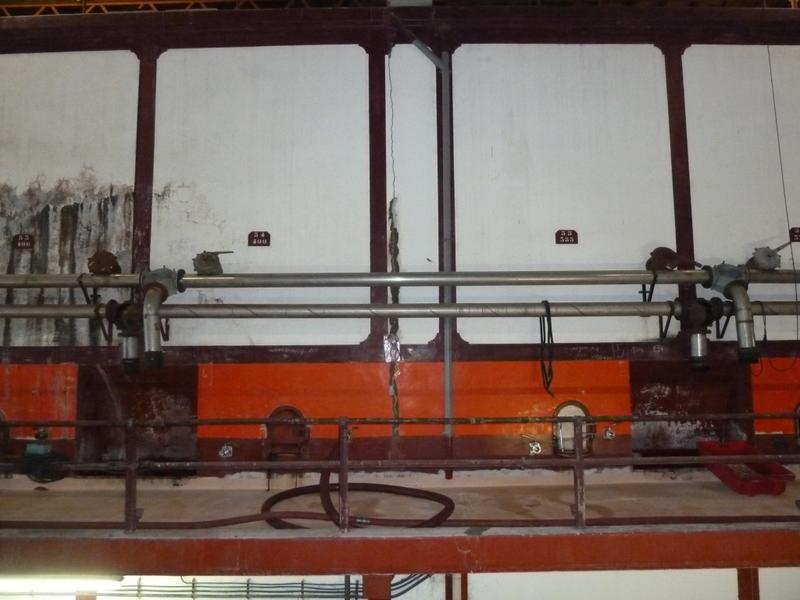 Intérieur, cuve en béton situées à l'étage.